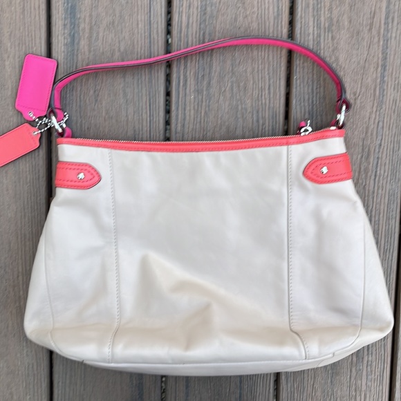 Coach leather shoulder bag in excellent conditions! - Picture 9 of 10